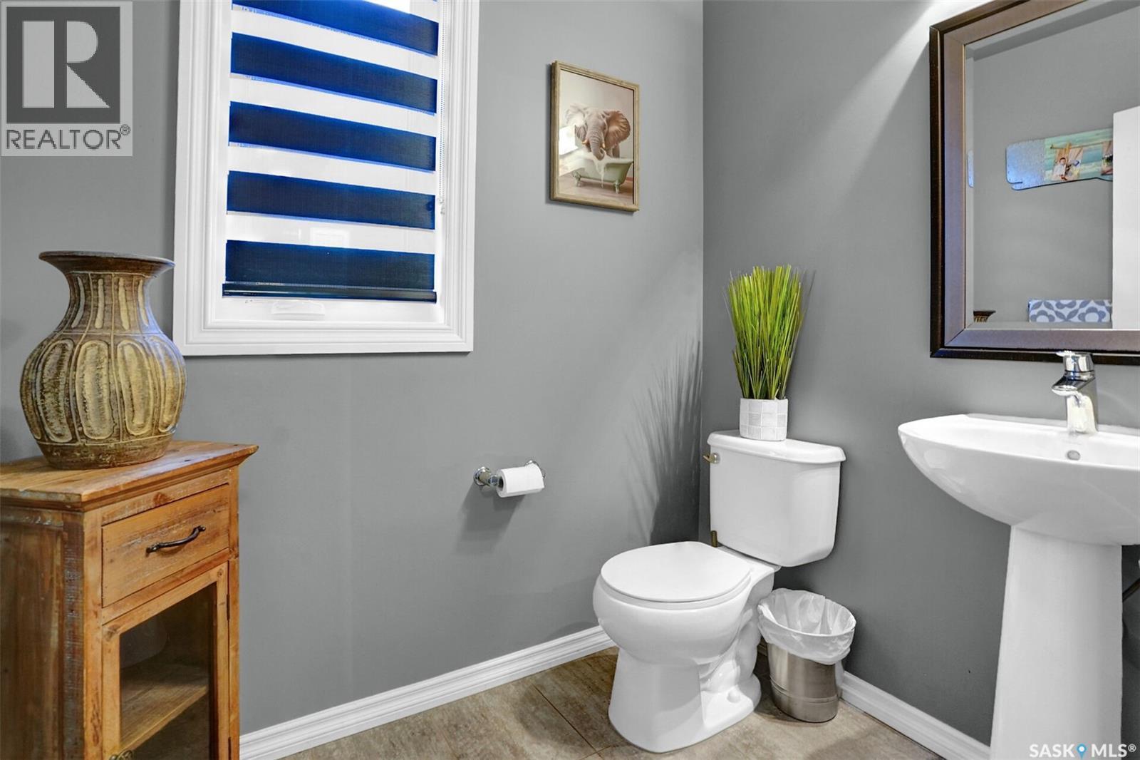 25 Hudson Drive, Pilot Butte, SK - Indoor Photo Showing Bathroom