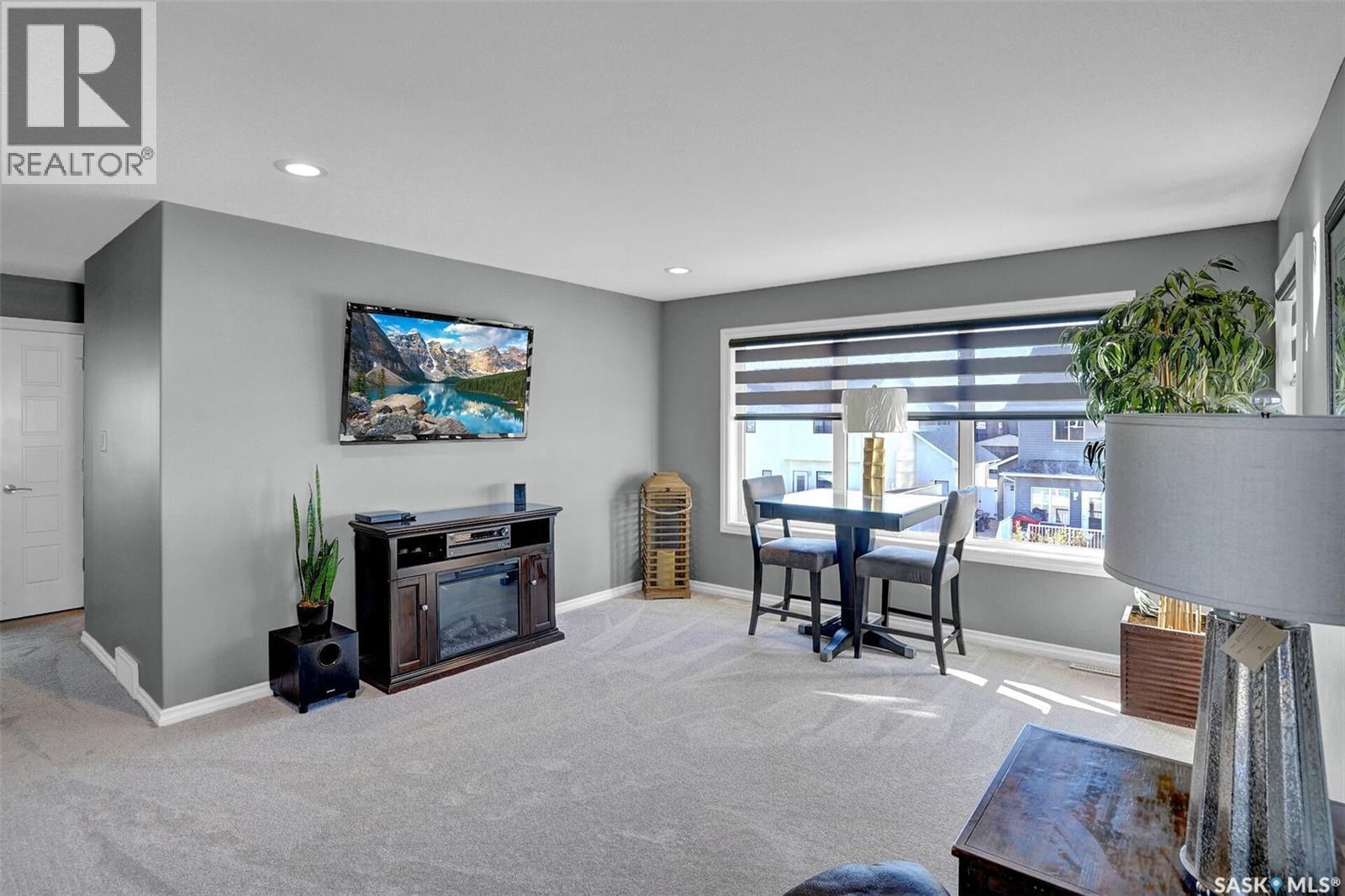 25 Hudson Drive, Pilot Butte, SK - Indoor Photo Showing Living Room