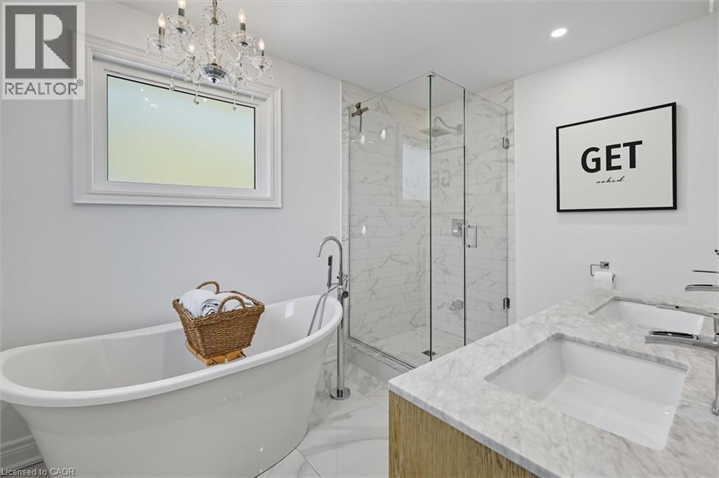 62 Berko Avenue, Hamilton, ON - Indoor Photo Showing Bathroom