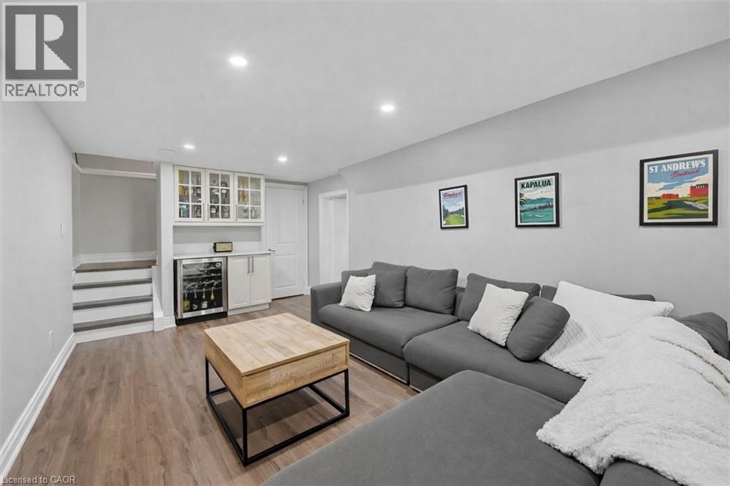 62 Berko Avenue, Hamilton, ON - Indoor Photo Showing Living Room