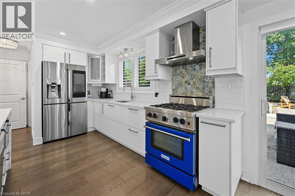 62 Berko Avenue, Hamilton, ON - Indoor Photo Showing Kitchen