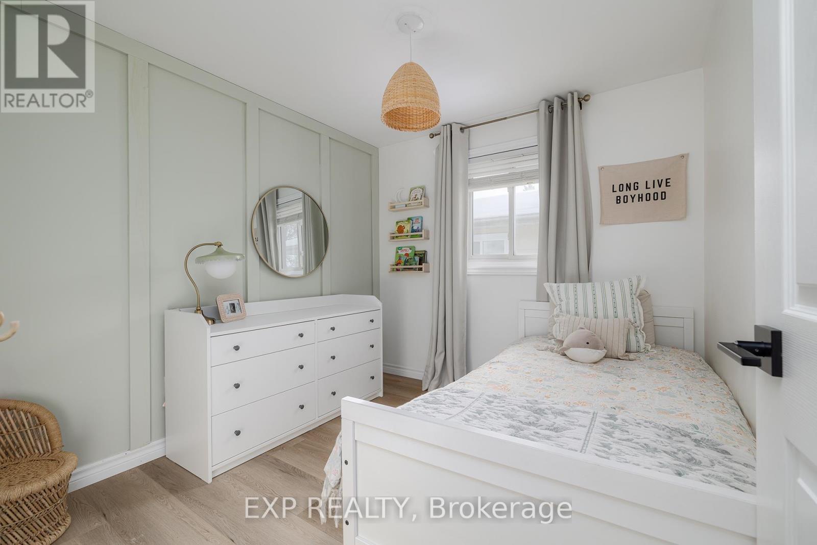 144 Rossford Crescent, Kitchener, ON - Indoor Photo Showing Bedroom
