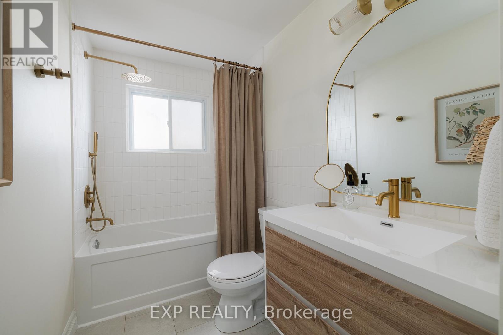 144 Rossford Crescent, Kitchener, ON - Indoor Photo Showing Bathroom