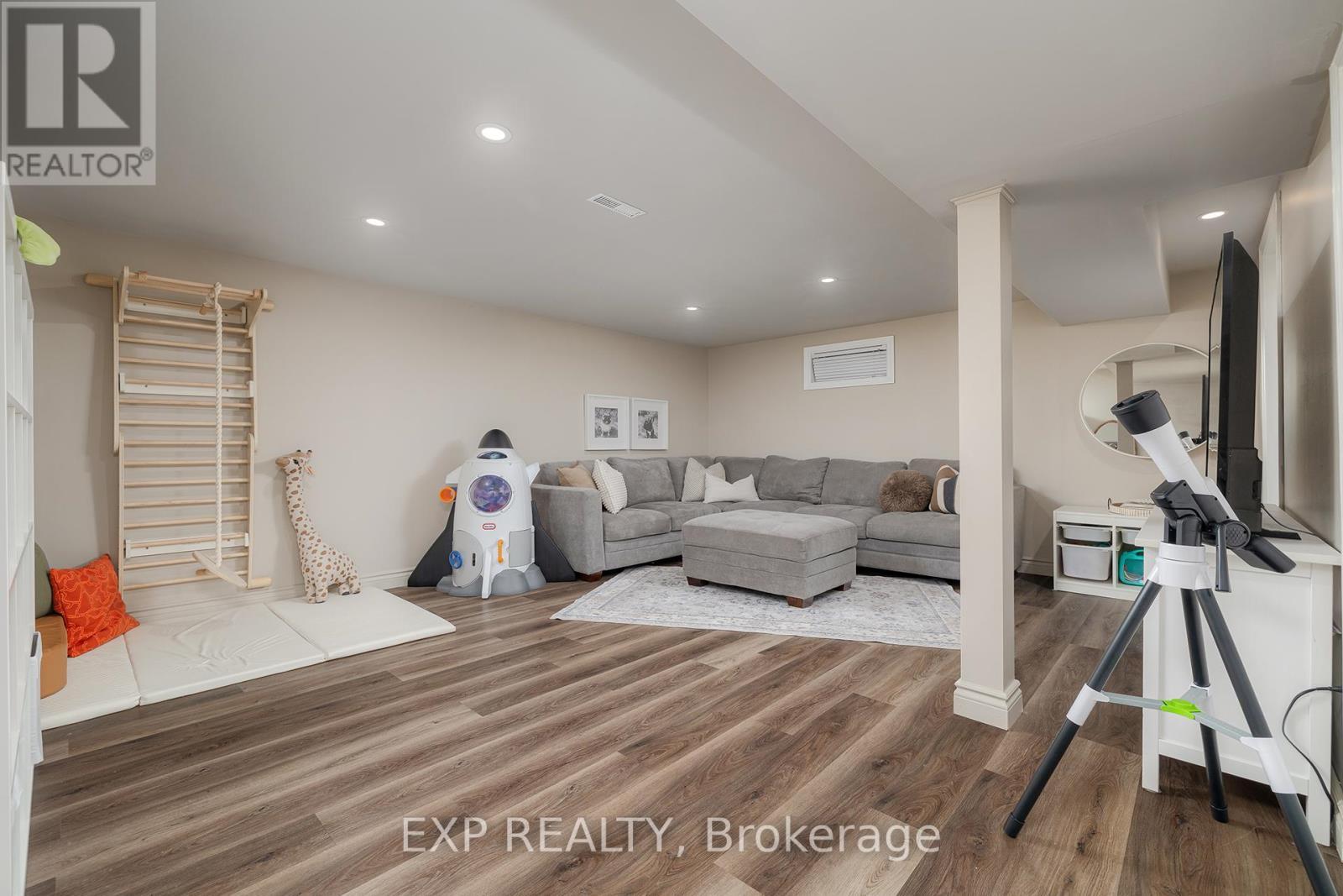 144 Rossford Crescent, Kitchener, ON - Indoor