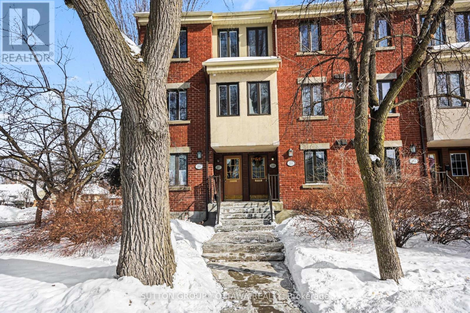 Front view - 207 Mart Circle, Ottawa, ON - Outdoor