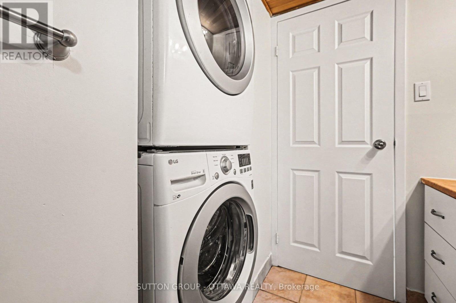 Laundry - 207 Mart Circle, Ottawa, ON - Indoor Photo Showing Laundry Room