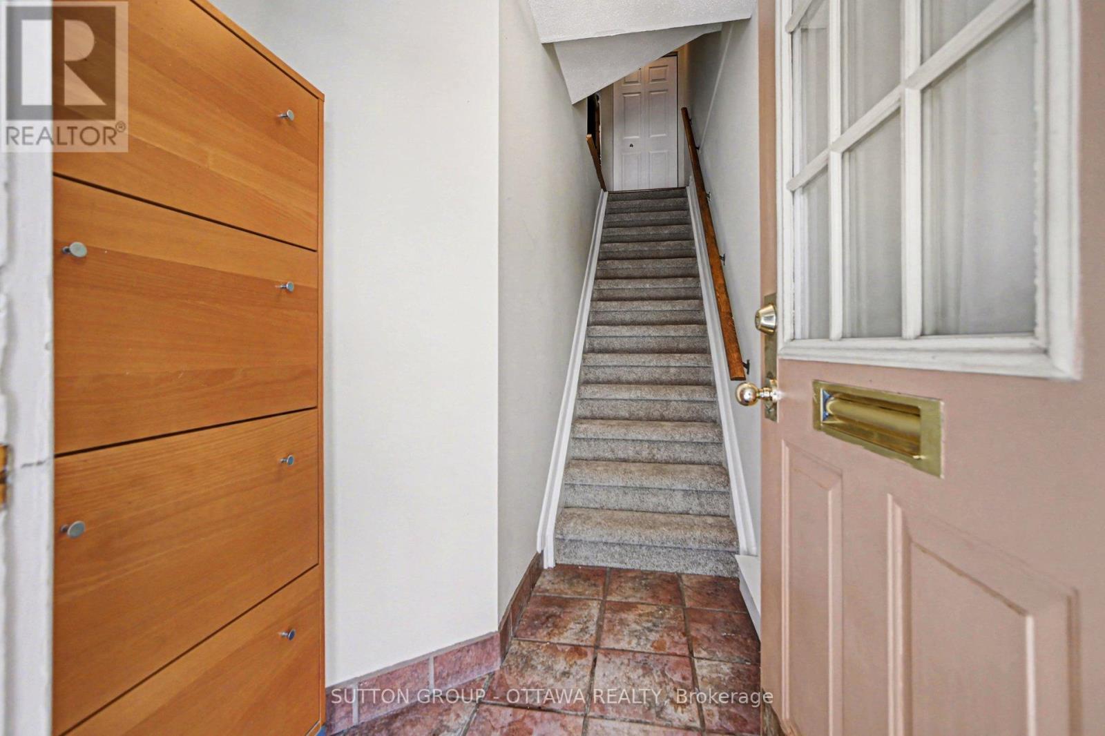 Entry way - 207 Mart Circle, Ottawa, ON - Indoor Photo Showing Other Room