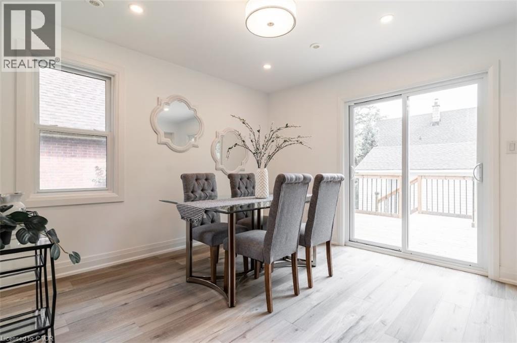 367 Hillside Avenue, Hamilton, ON - Indoor Photo Showing Dining Room