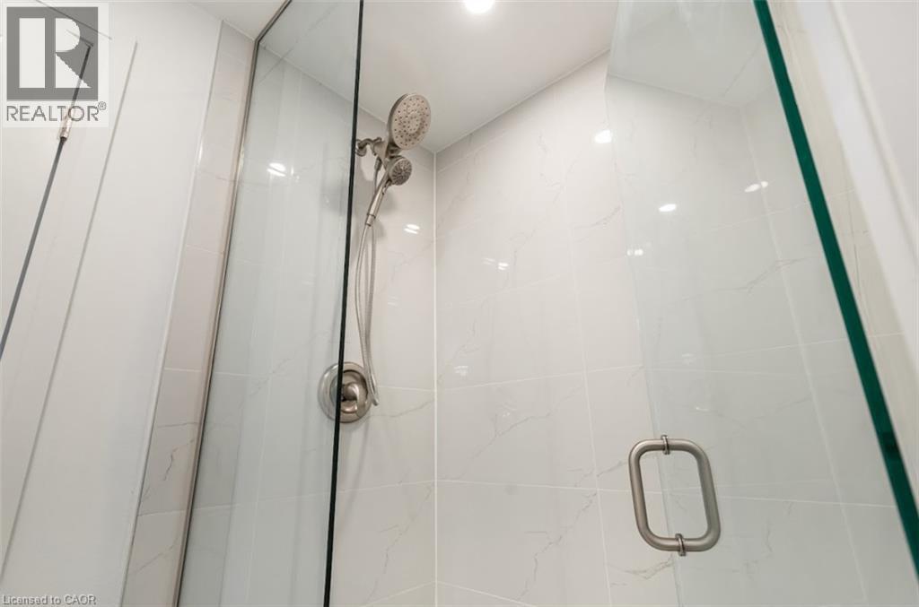 367 Hillside Avenue, Hamilton, ON - Indoor Photo Showing Bathroom