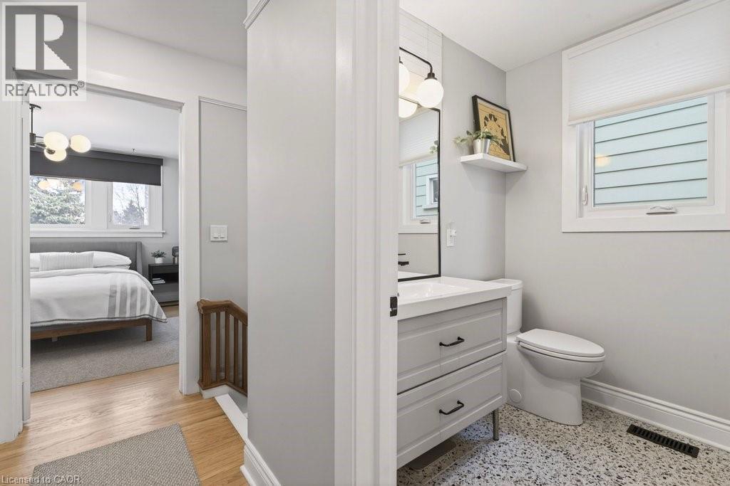 108 Rosslyn Avenue S, Hamilton, ON - Indoor Photo Showing Other Room