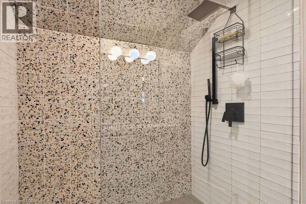 108 Rosslyn Avenue S, Hamilton, ON -