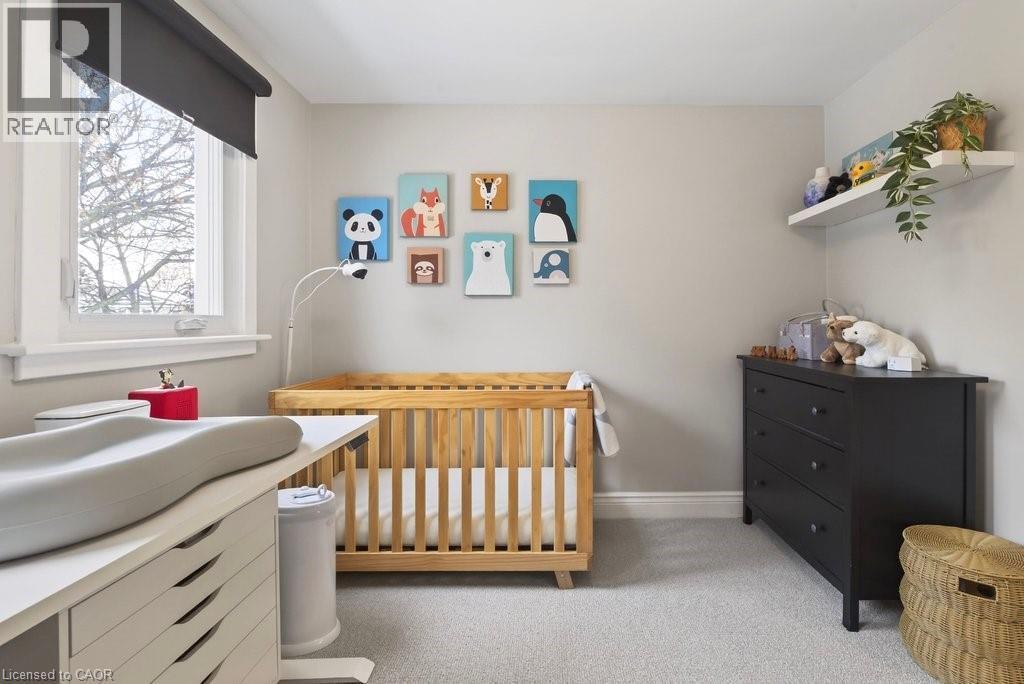 108 Rosslyn Avenue S, Hamilton, ON - Indoor Photo Showing Bedroom