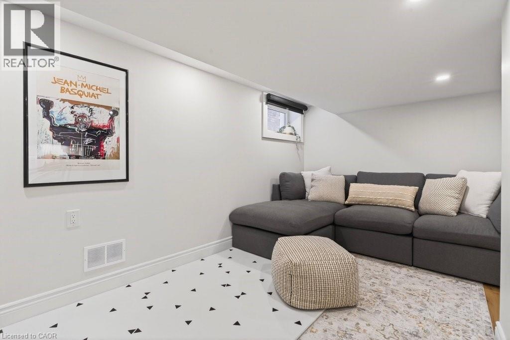 108 Rosslyn Avenue S, Hamilton, ON - Indoor