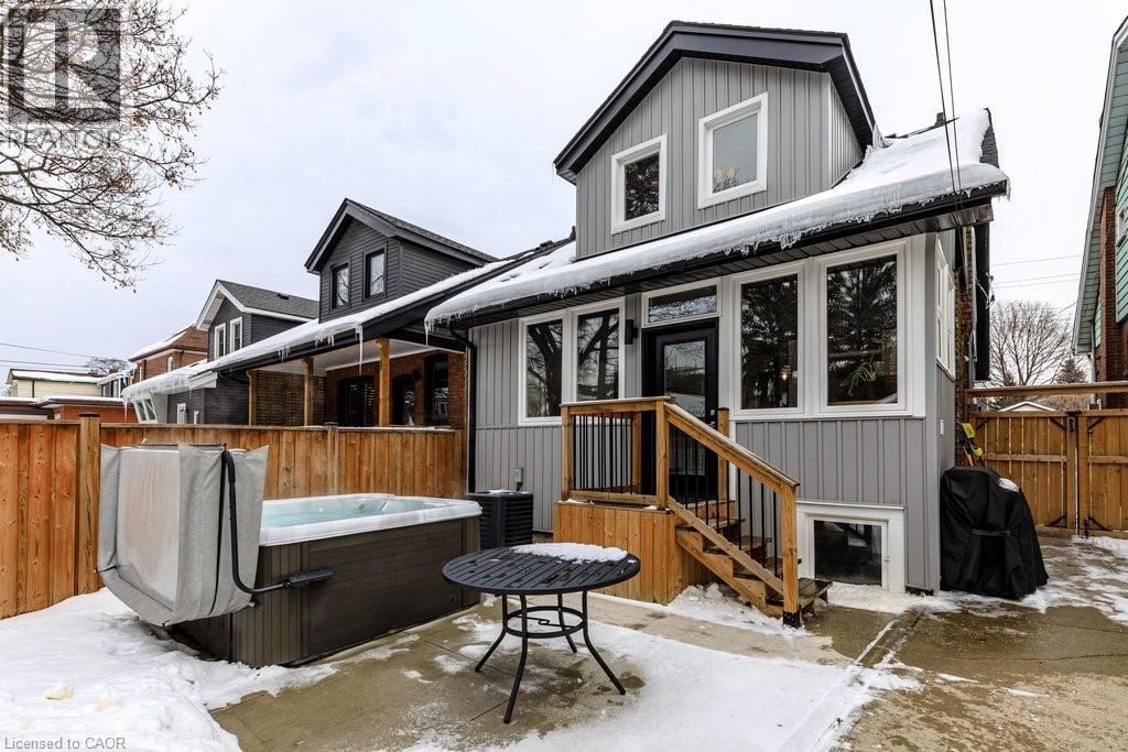 108 Rosslyn Avenue S, Hamilton, ON - Outdoor With Exterior