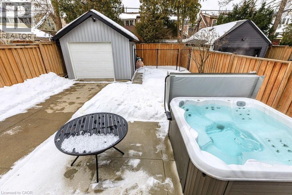 108 Rosslyn Avenue S, Hamilton, ON - Outdoor With Deck Patio Veranda