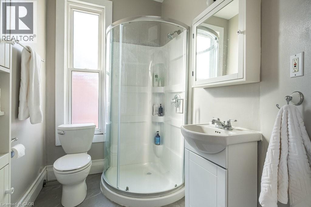 270 Queen Street S Unit# 2, Hamilton, ON - Indoor Photo Showing Bathroom