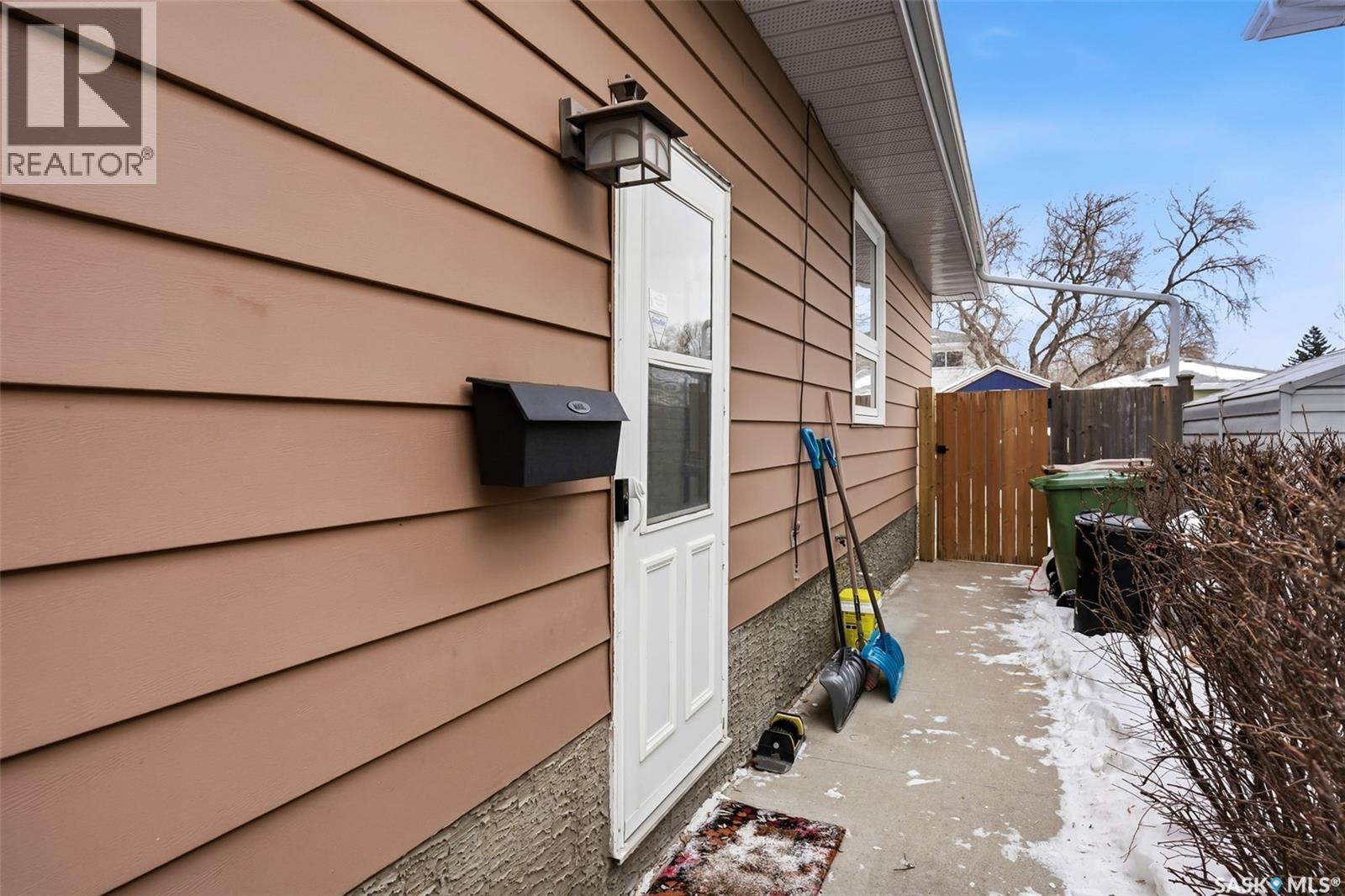 207 Paynter Crescent, Regina, SK - Outdoor