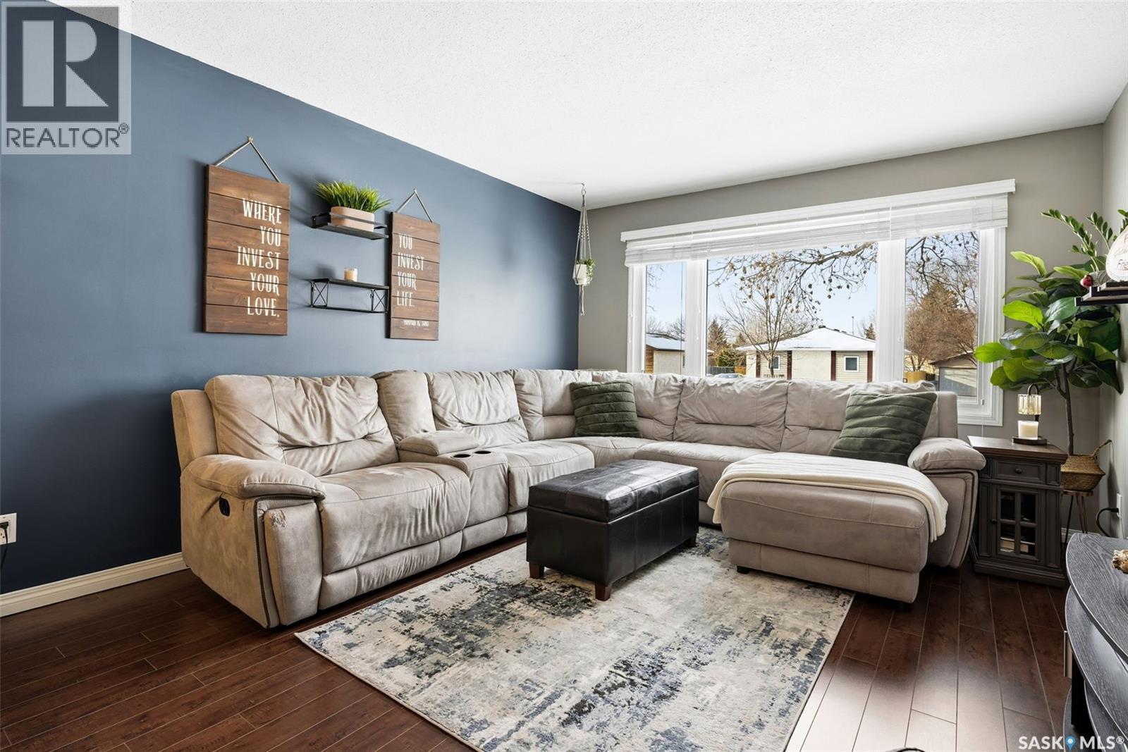 207 Paynter Crescent, Regina, SK - Indoor Photo Showing Living Room