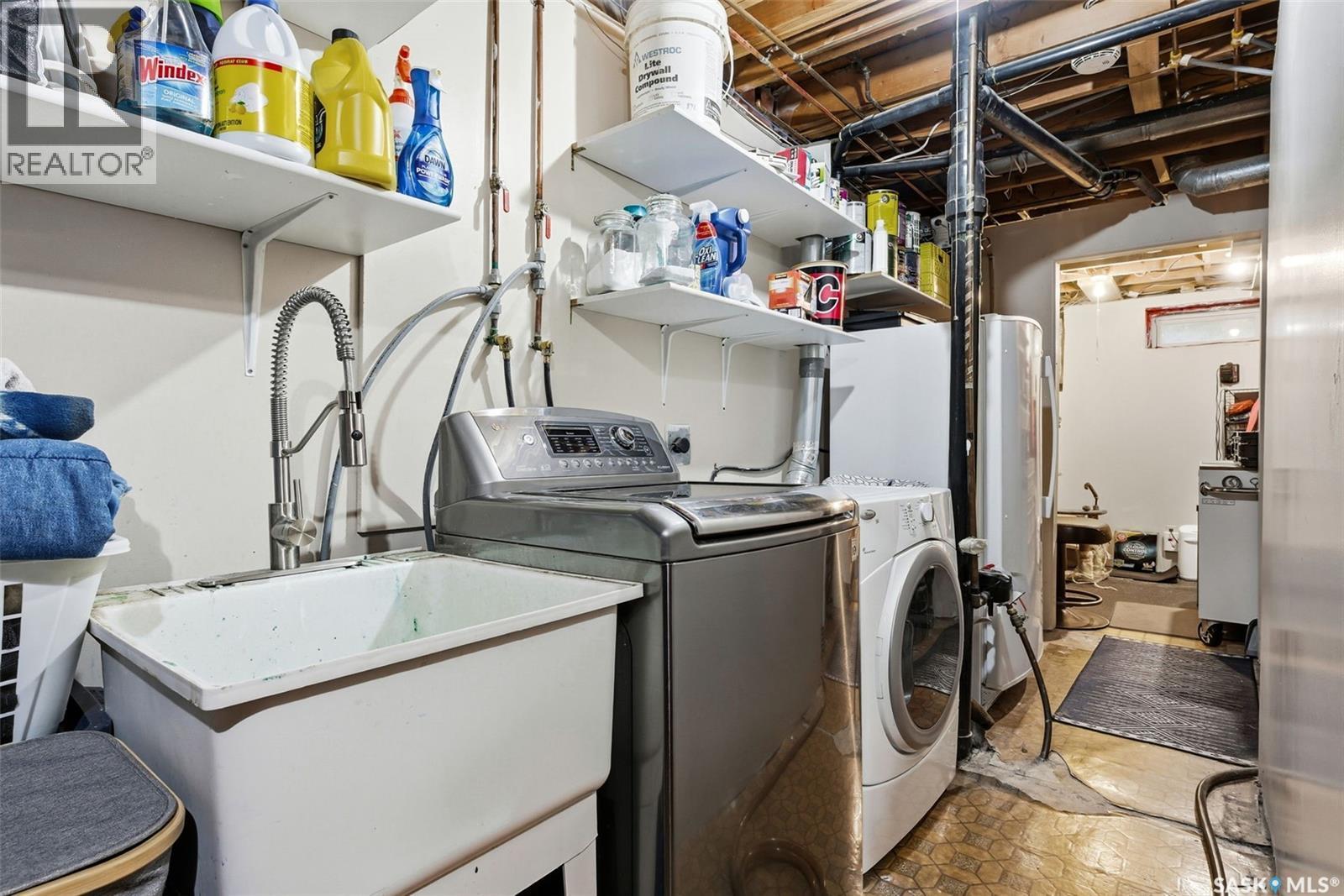 207 Paynter Crescent, Regina, SK - Indoor Photo Showing Laundry Room