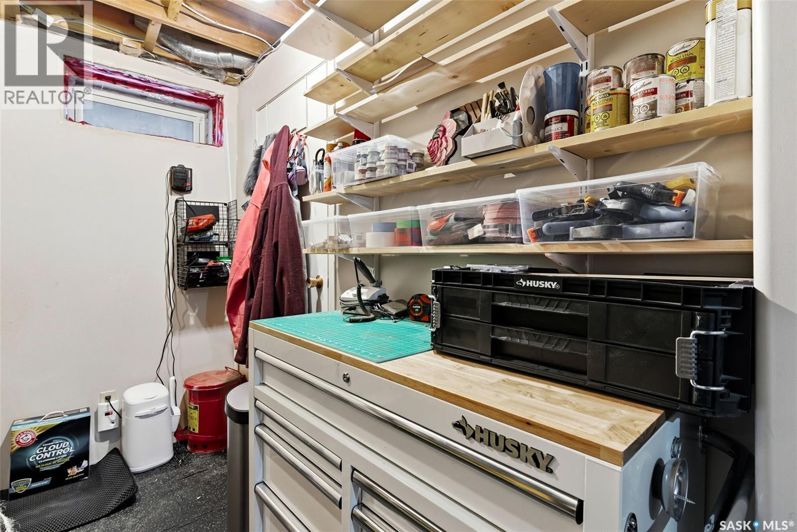 207 Paynter Crescent, Regina, SK - Indoor With Storage