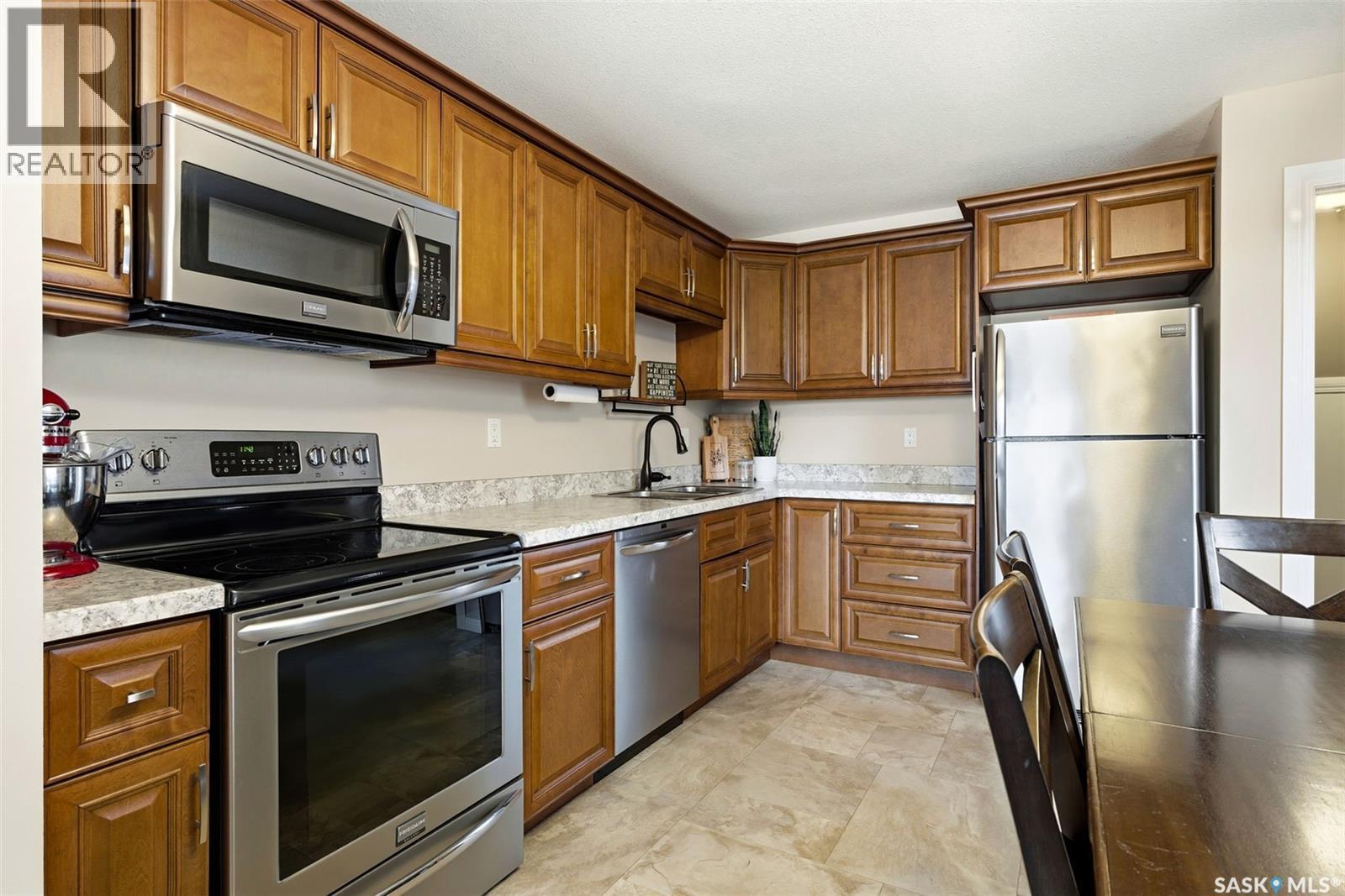 207 Paynter Crescent, Regina, SK - Indoor Photo Showing Kitchen