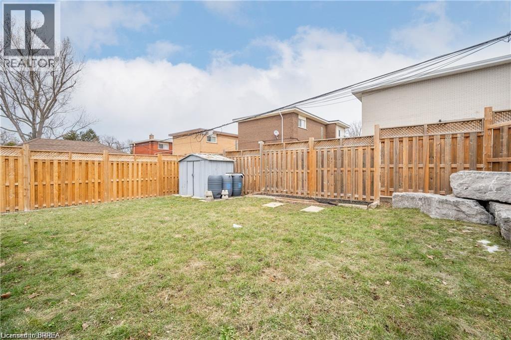 View of yard - 426 Highland Road E Unit# A, Kitchener, ON - Outdoor