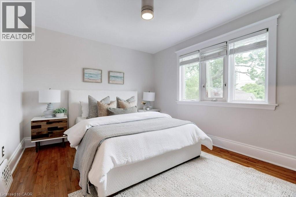 550 Hughson Street N, Hamilton, ON - Indoor Photo Showing Bedroom