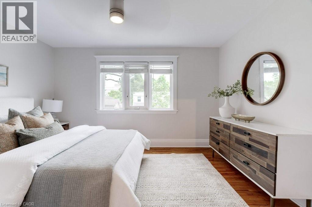 550 Hughson Street N, Hamilton, ON - Indoor Photo Showing Bedroom