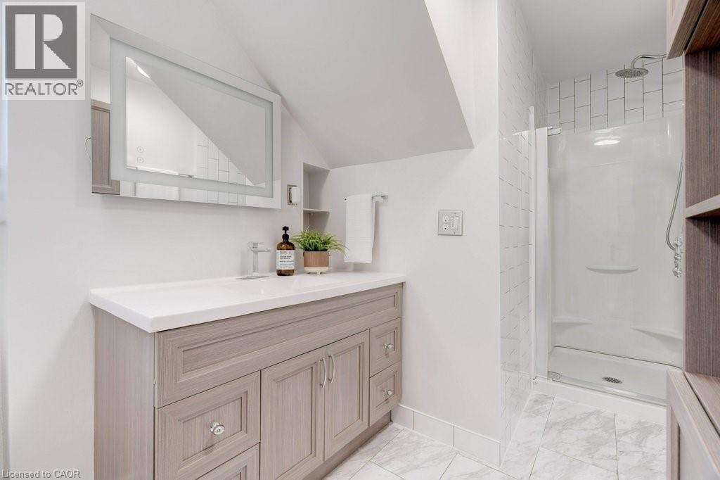550 Hughson Street N, Hamilton, ON - Indoor Photo Showing Bathroom