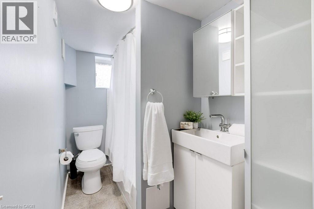 550 Hughson Street N, Hamilton, ON - Indoor Photo Showing Bathroom
