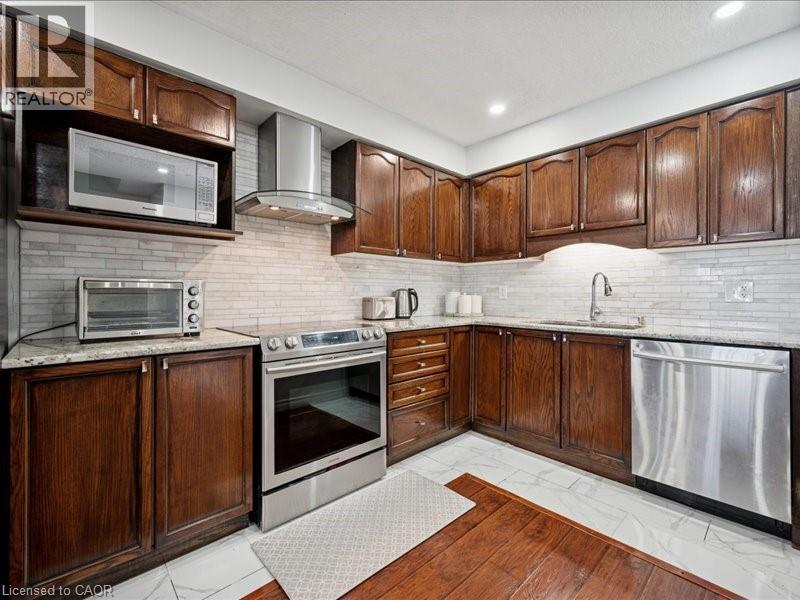 82 Ralgreen Crescent, Kitchener, ON - Indoor Photo Showing Kitchen With Stainless Steel Kitchen