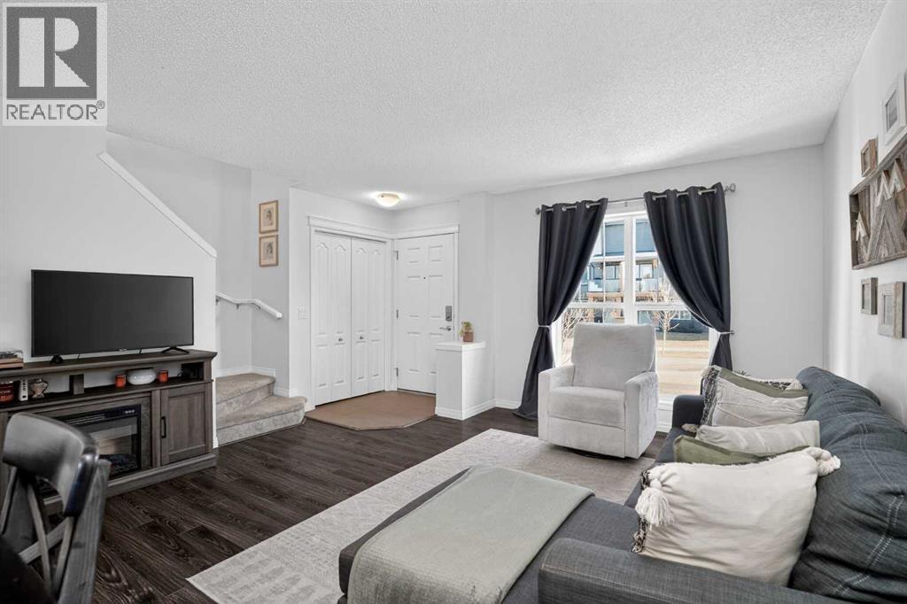 61 Auburn Meadows View Se, Calgary, AB - Indoor Photo Showing Living Room