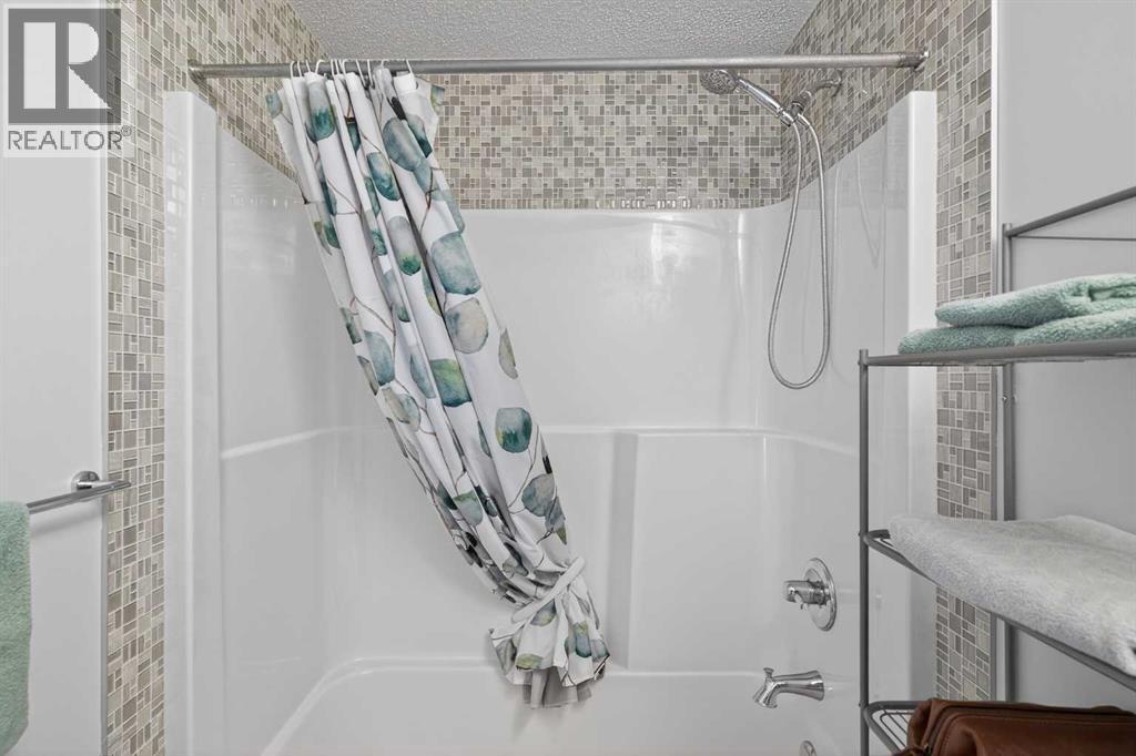 61 Auburn Meadows View Se, Calgary, AB - Indoor Photo Showing Bathroom