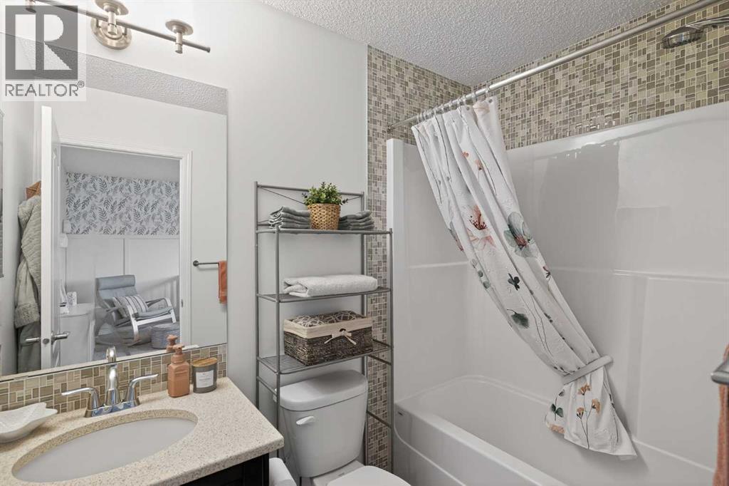 61 Auburn Meadows View Se, Calgary, AB - Indoor Photo Showing Bathroom