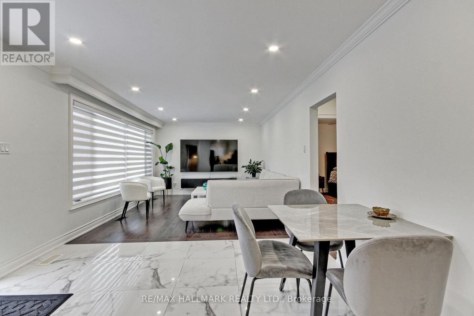 13 Patrick Drive, Aurora, ON - Indoor Photo Showing Dining Room
