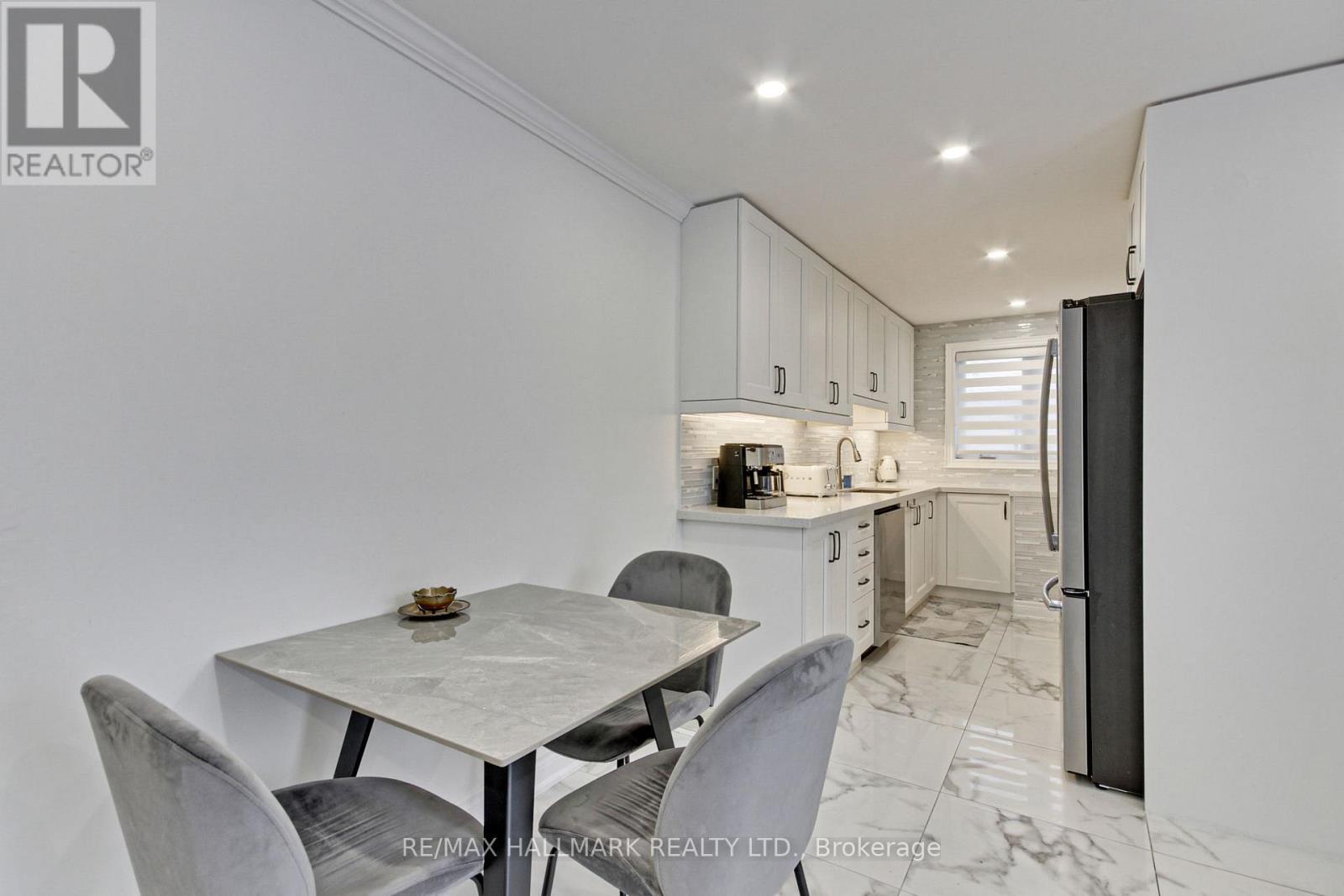13 Patrick Drive, Aurora, ON - Indoor Photo Showing Dining Room