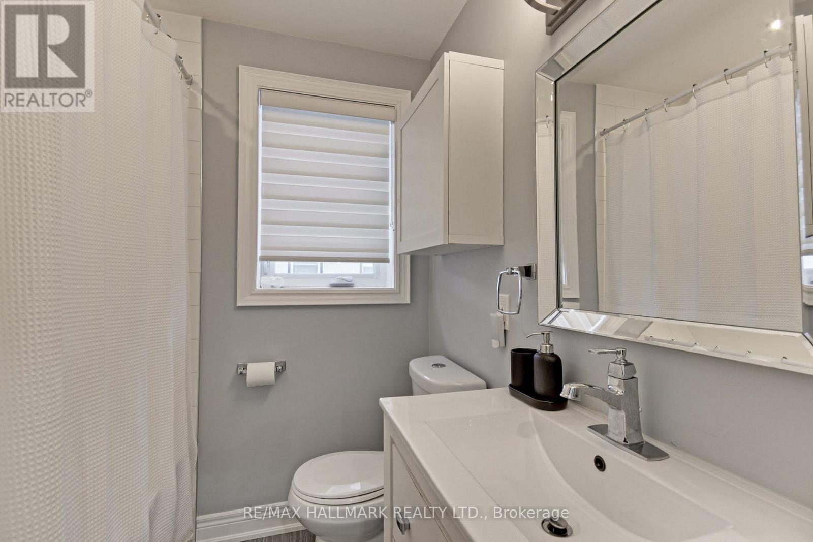 13 Patrick Drive, Aurora, ON - Indoor Photo Showing Bathroom