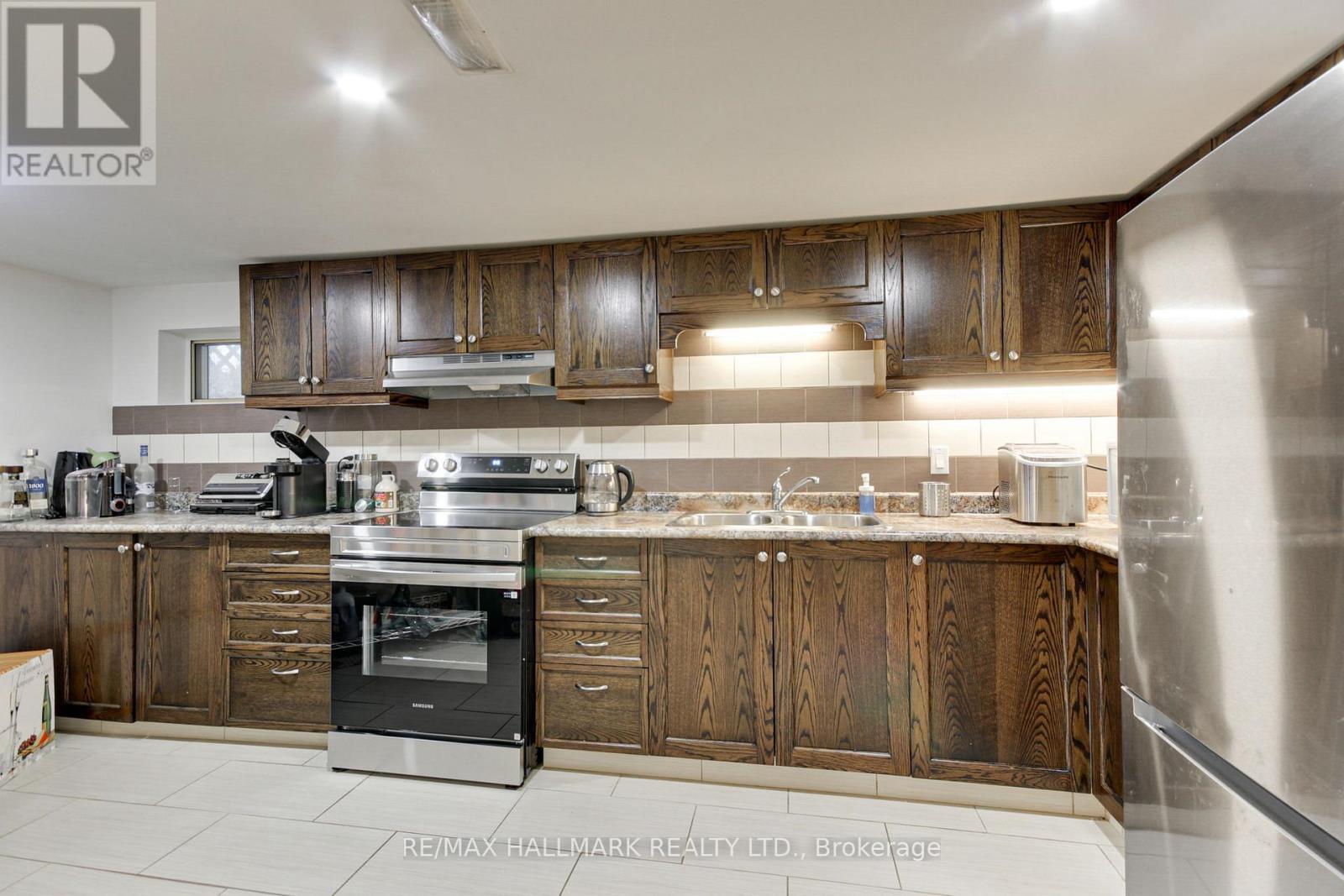 13 Patrick Drive, Aurora, ON - Indoor Photo Showing Kitchen With Double Sink