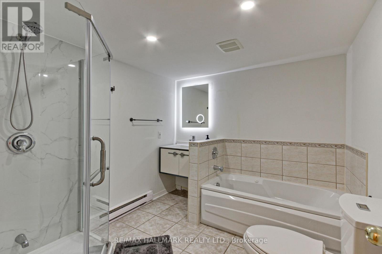 13 Patrick Drive, Aurora, ON - Indoor Photo Showing Bathroom