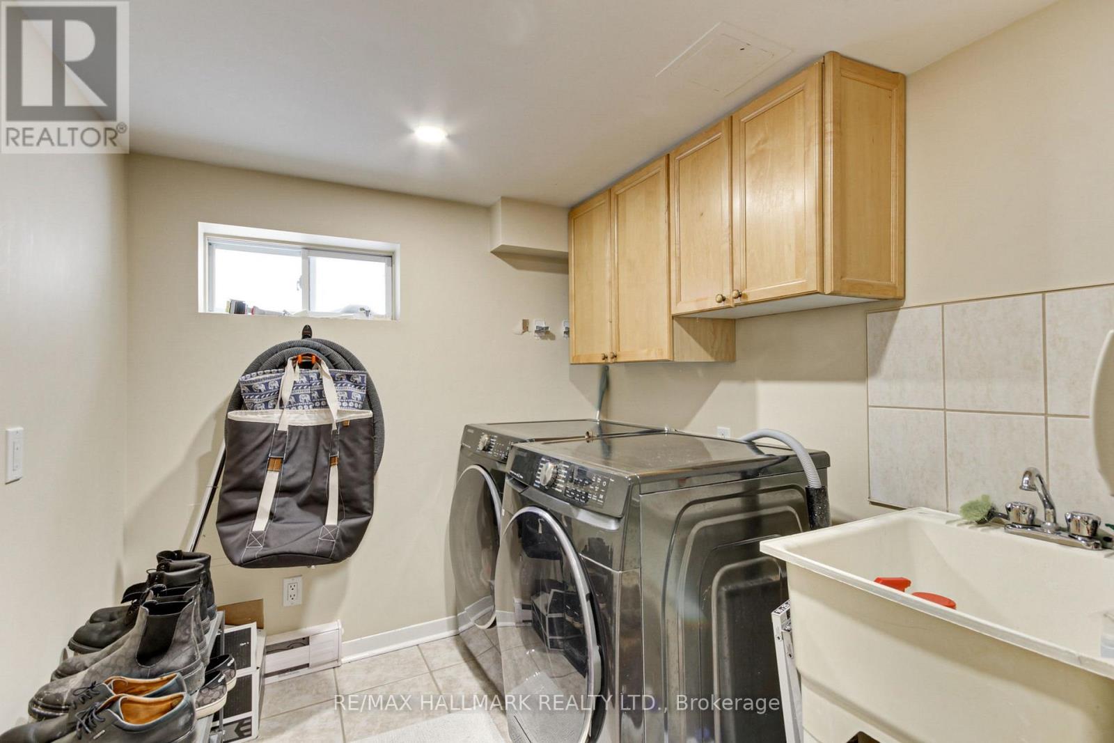 13 Patrick Drive, Aurora, ON - Indoor Photo Showing Laundry Room