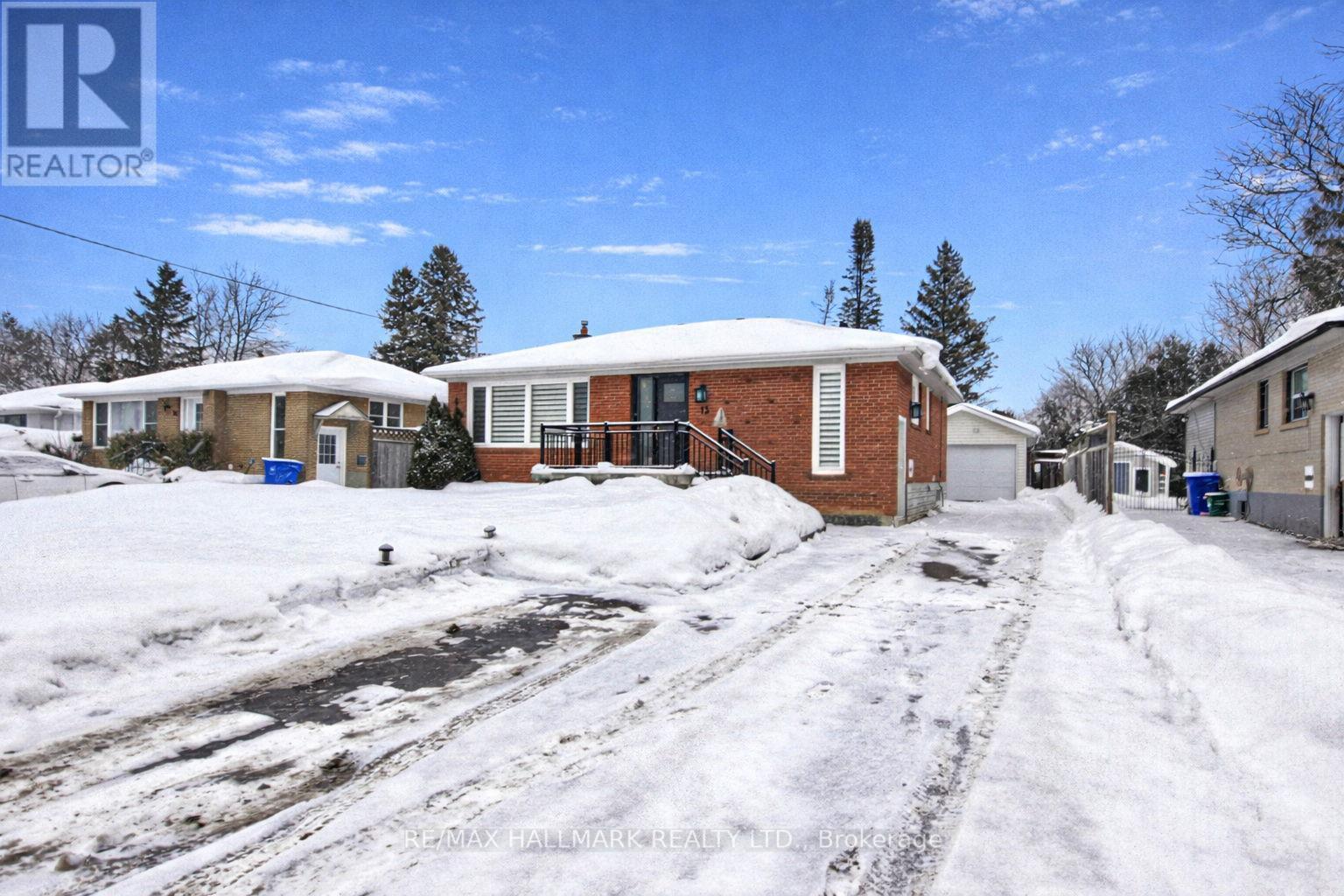 13 Patrick Drive, Aurora, ON - Outdoor