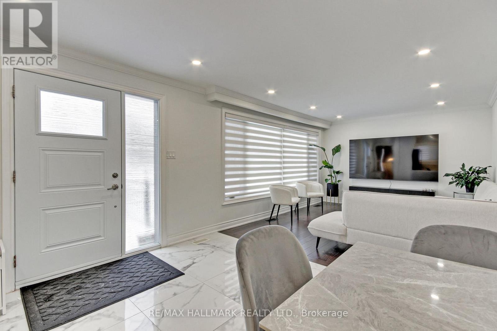 13 Patrick Drive, Aurora, ON - Indoor