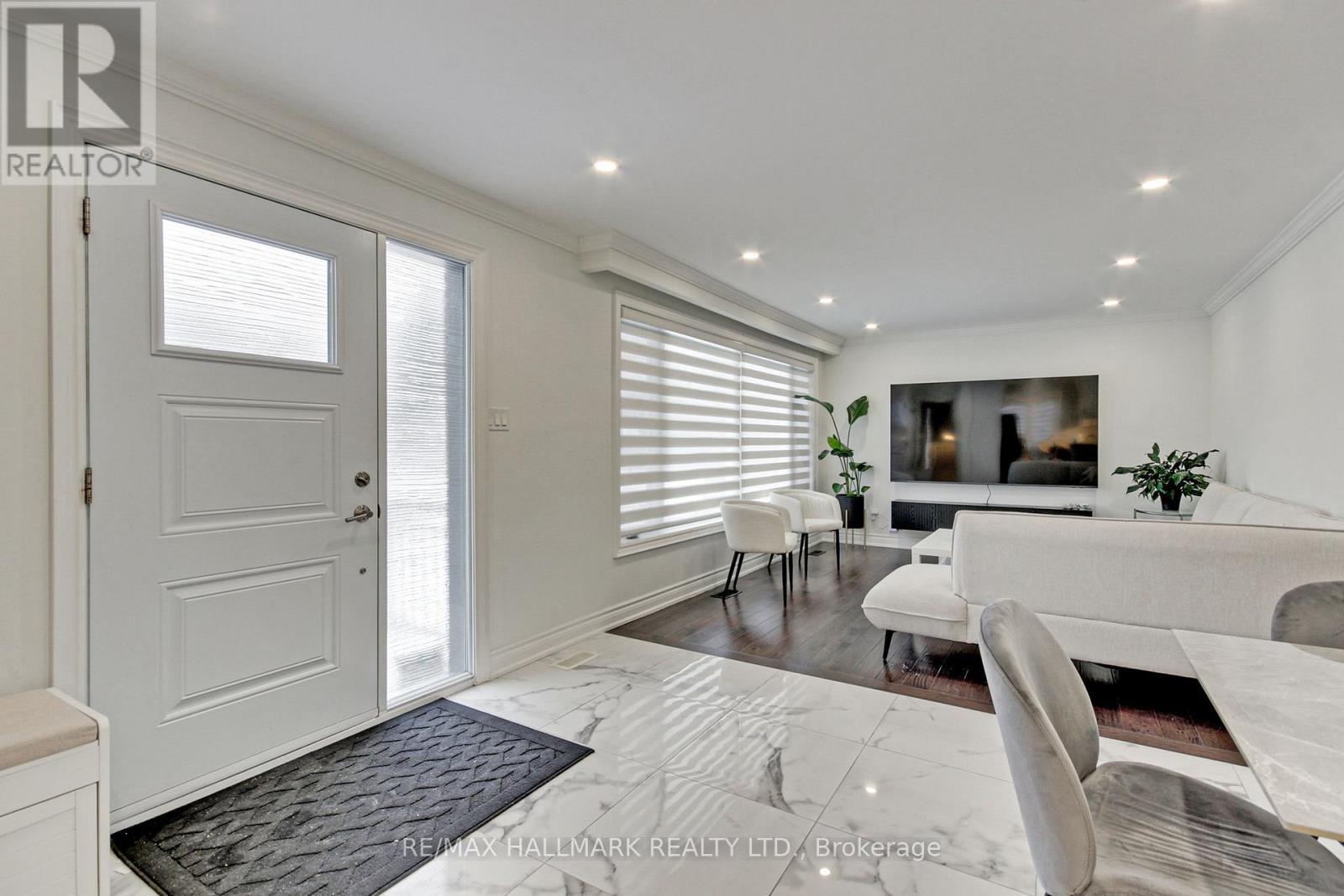 13 Patrick Drive, Aurora, ON - Indoor