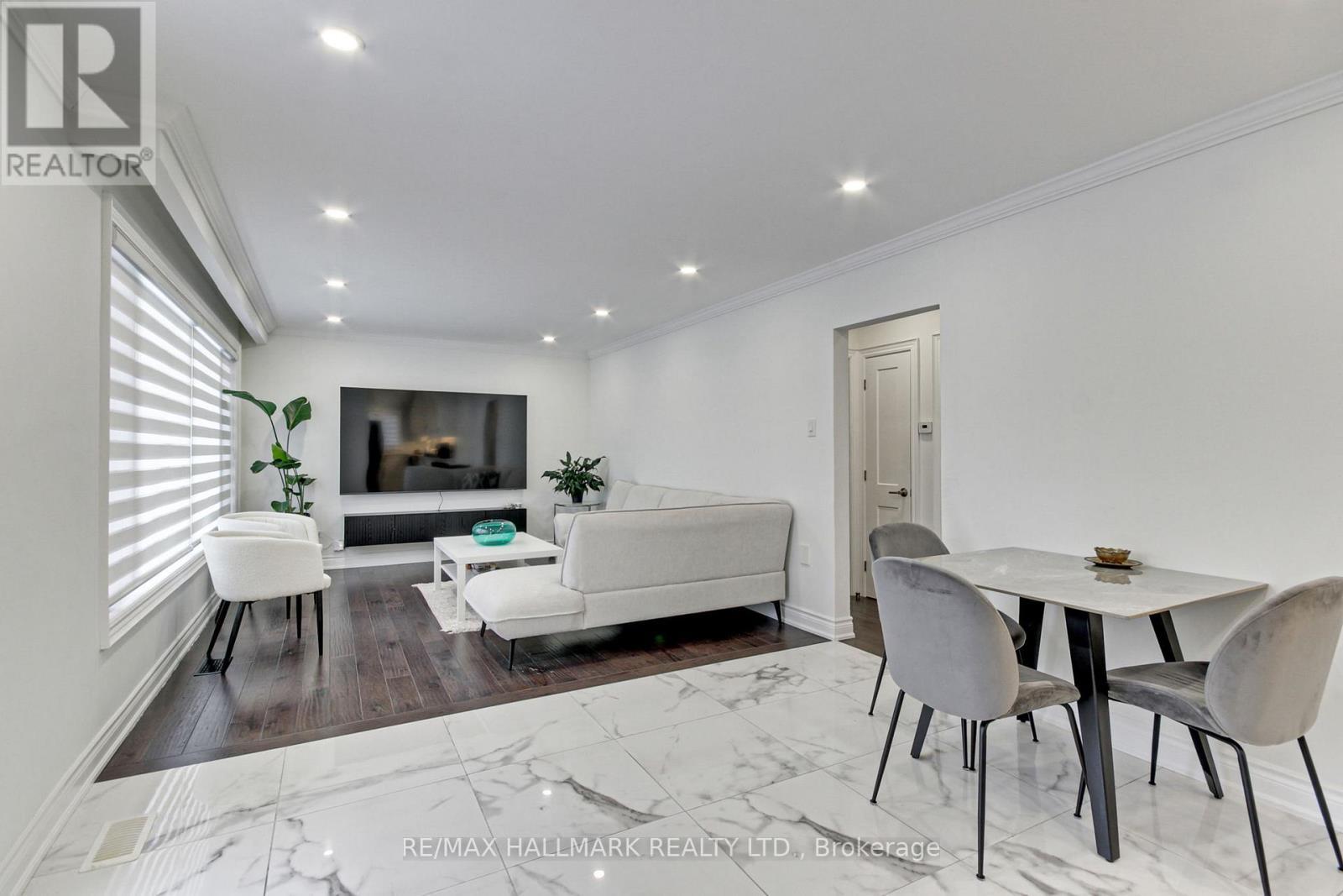 13 Patrick Drive, Aurora, ON - Indoor Photo Showing Other Room