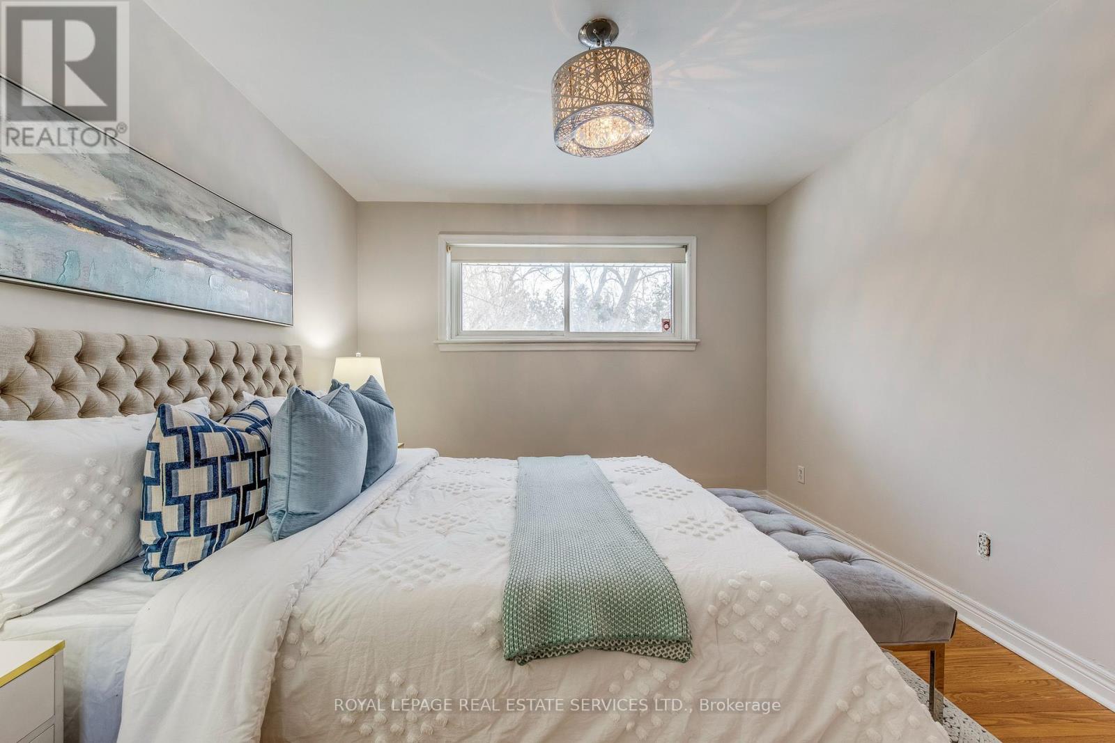 186 Fernwood Crescent, Hamilton, ON - Indoor Photo Showing Bedroom