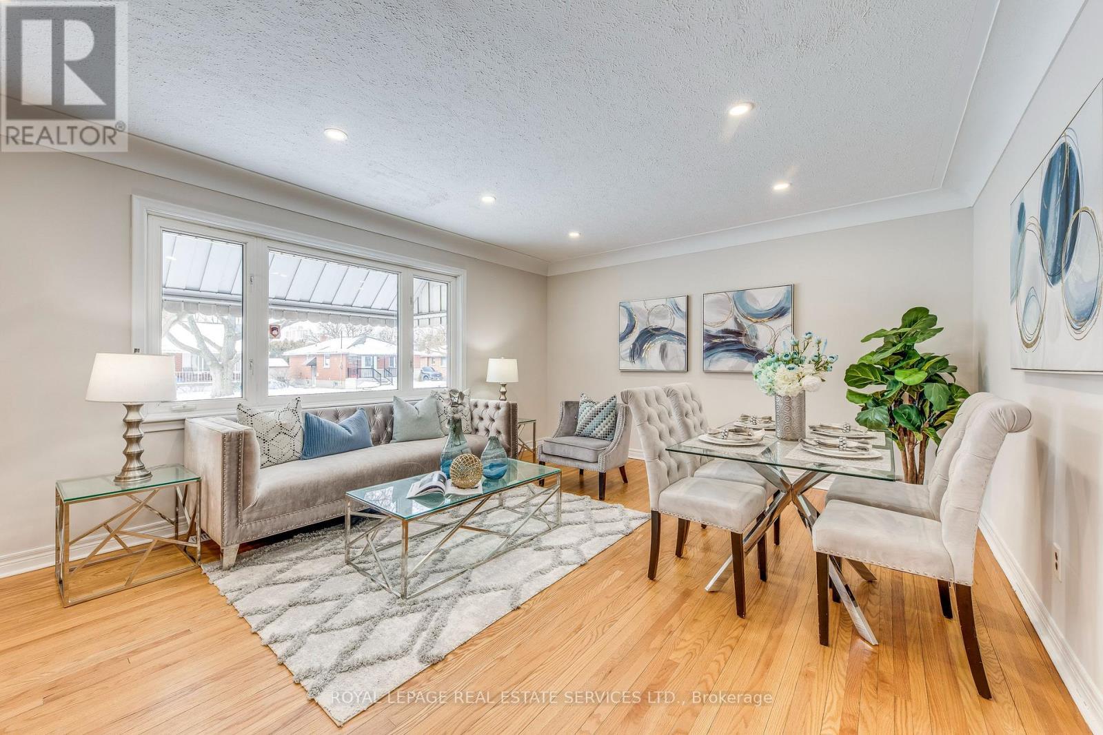 186 Fernwood Crescent, Hamilton, ON - Indoor Photo Showing Living Room