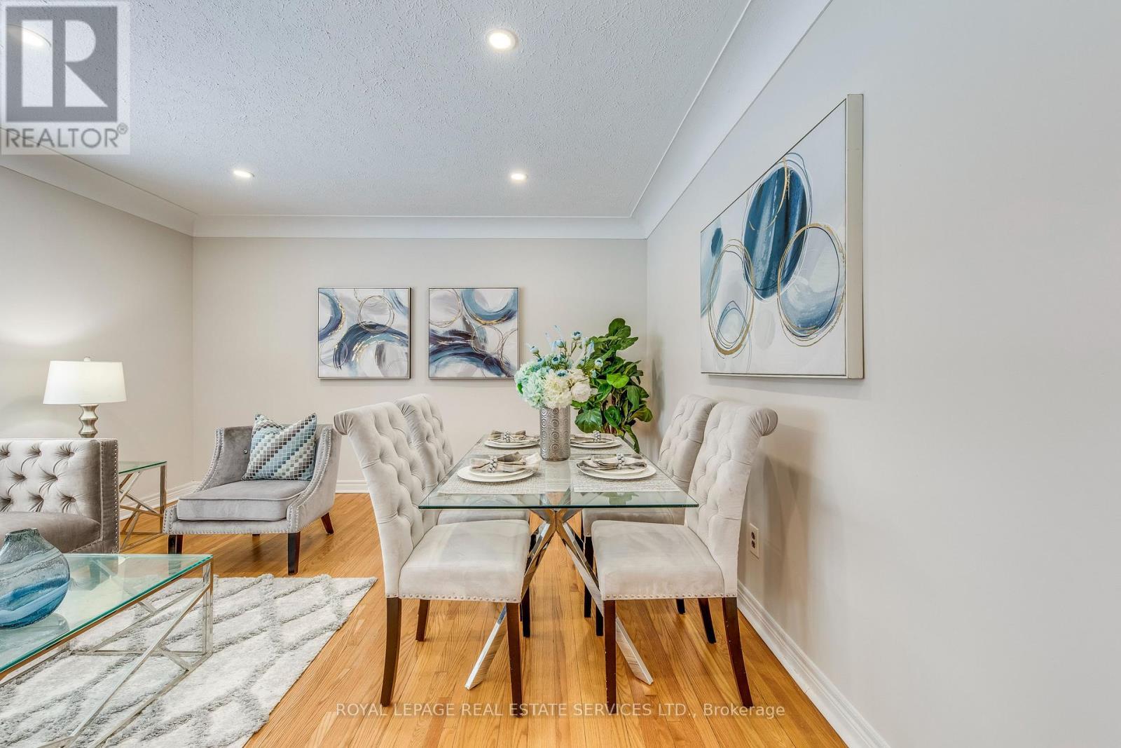 186 Fernwood Crescent, Hamilton, ON - Indoor Photo Showing Dining Room