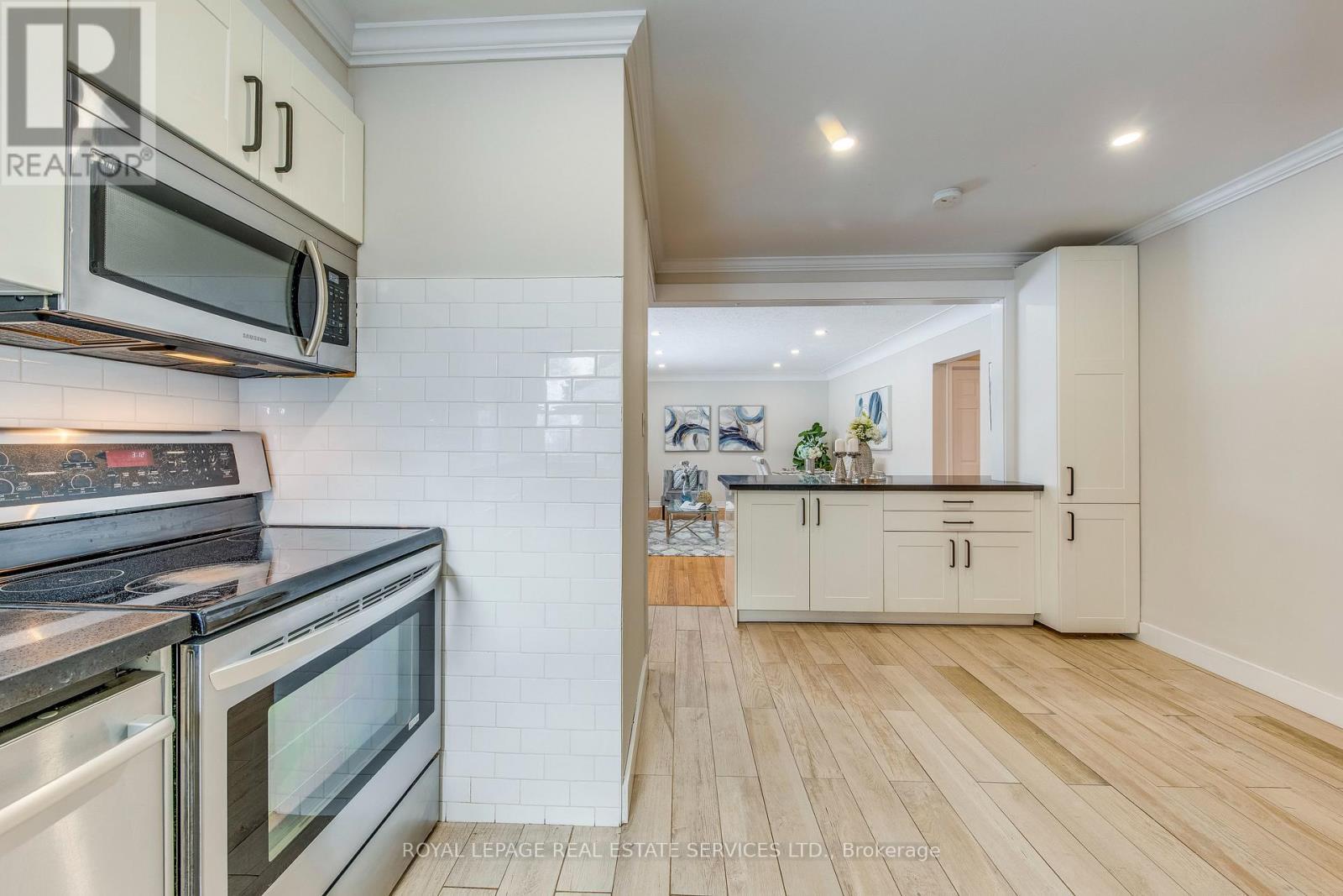 186 Fernwood Crescent, Hamilton, ON - Indoor Photo Showing Kitchen