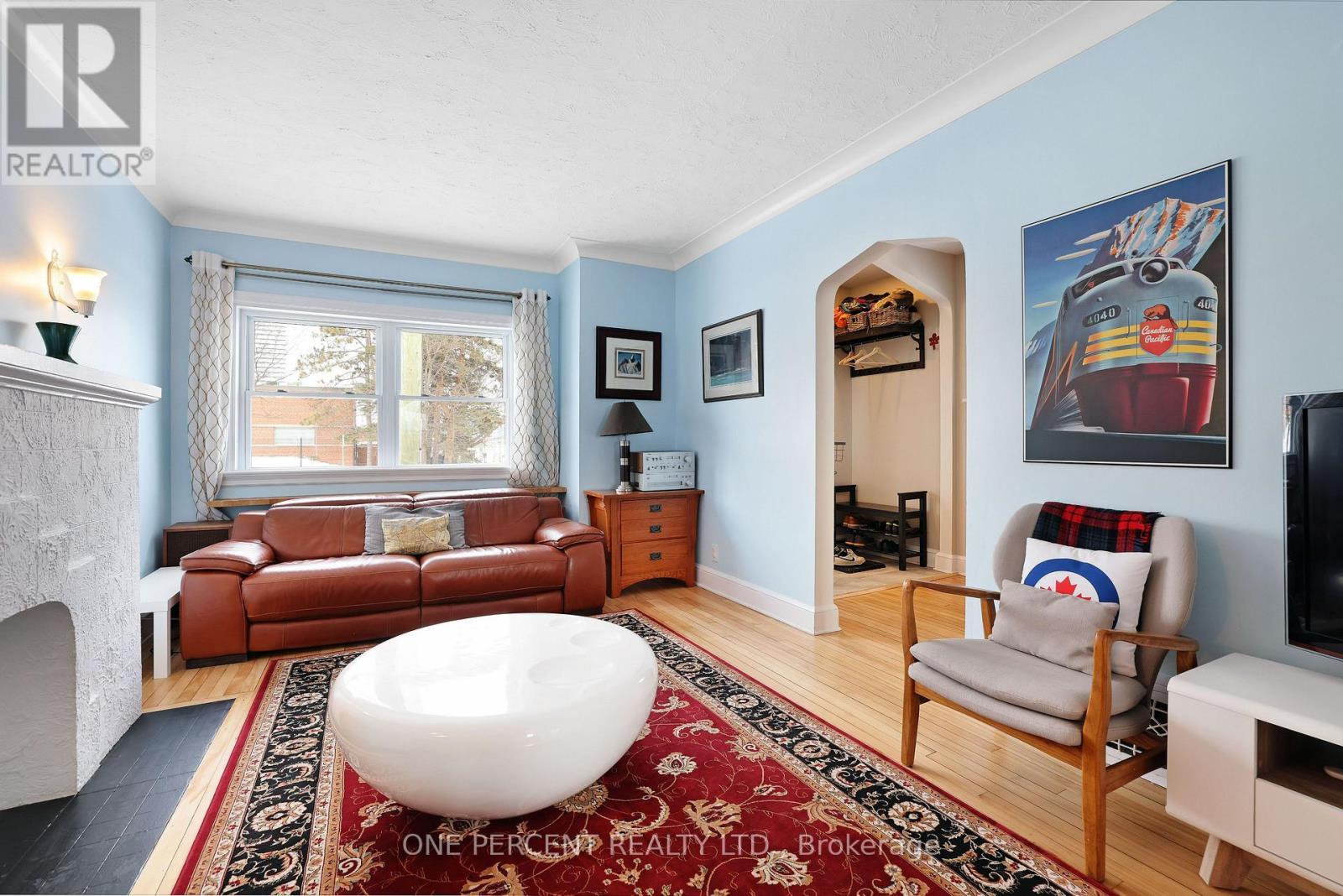 960 Gladstone Avenue, Ottawa, ON - Indoor Photo Showing Living Room