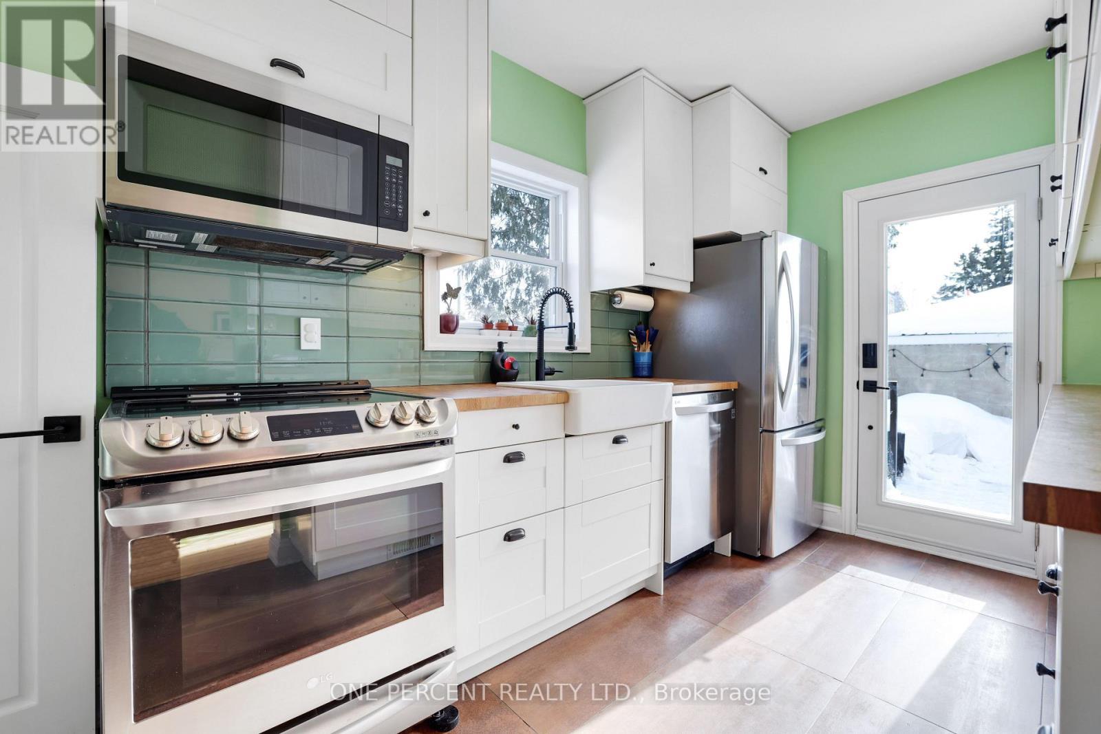 960 Gladstone Avenue, Ottawa, ON - Indoor Photo Showing Kitchen